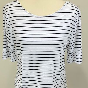 BLACK & WHITE STRIPED TOP